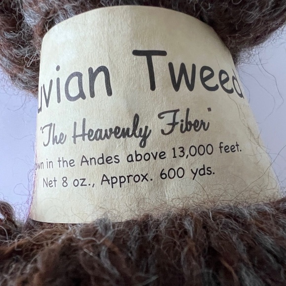 Peruvian Tweed 100% Superfine Alpaca Natural Color Brown 8 oz / 600 yds - Picture 4 of 5